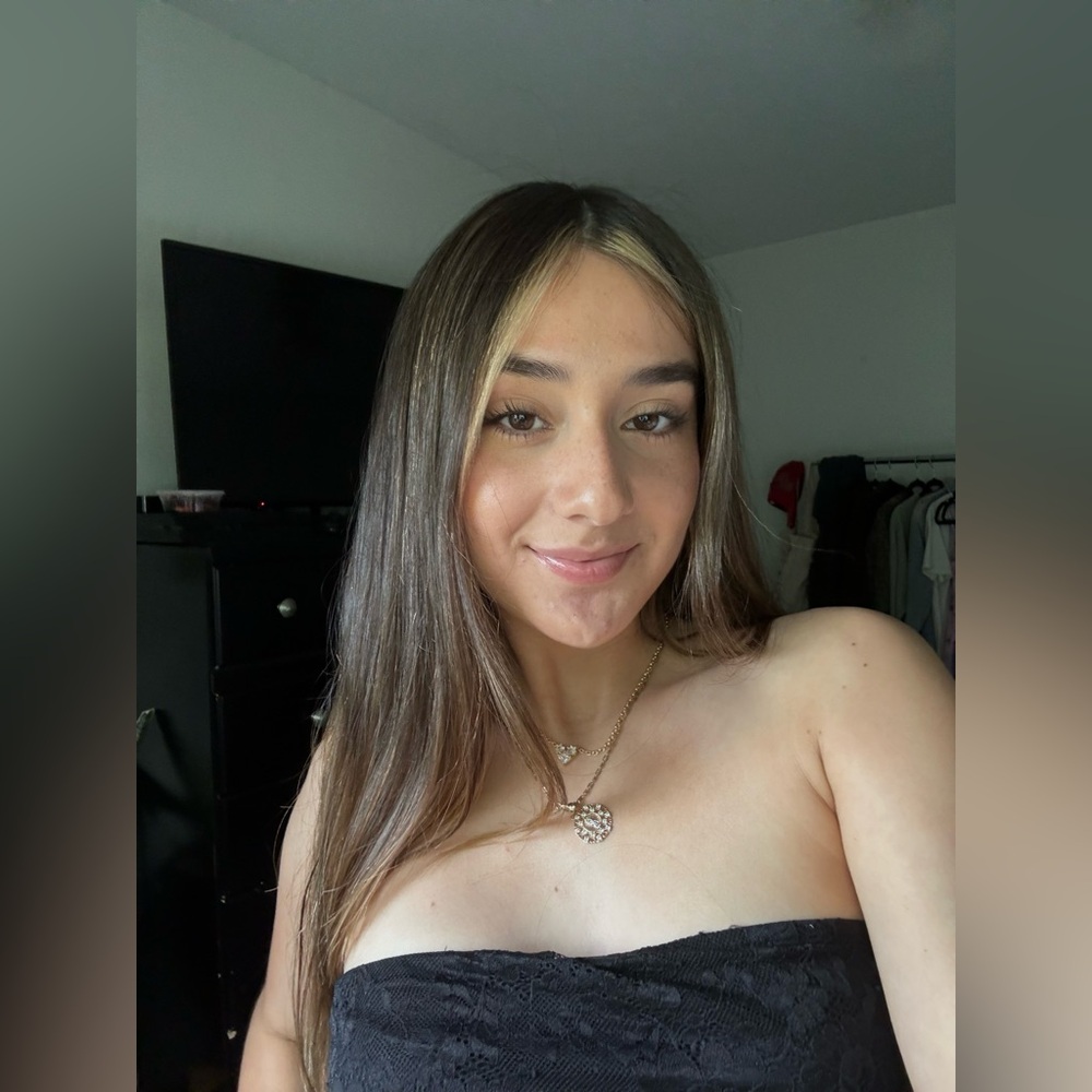Meet your Posher, Anahi